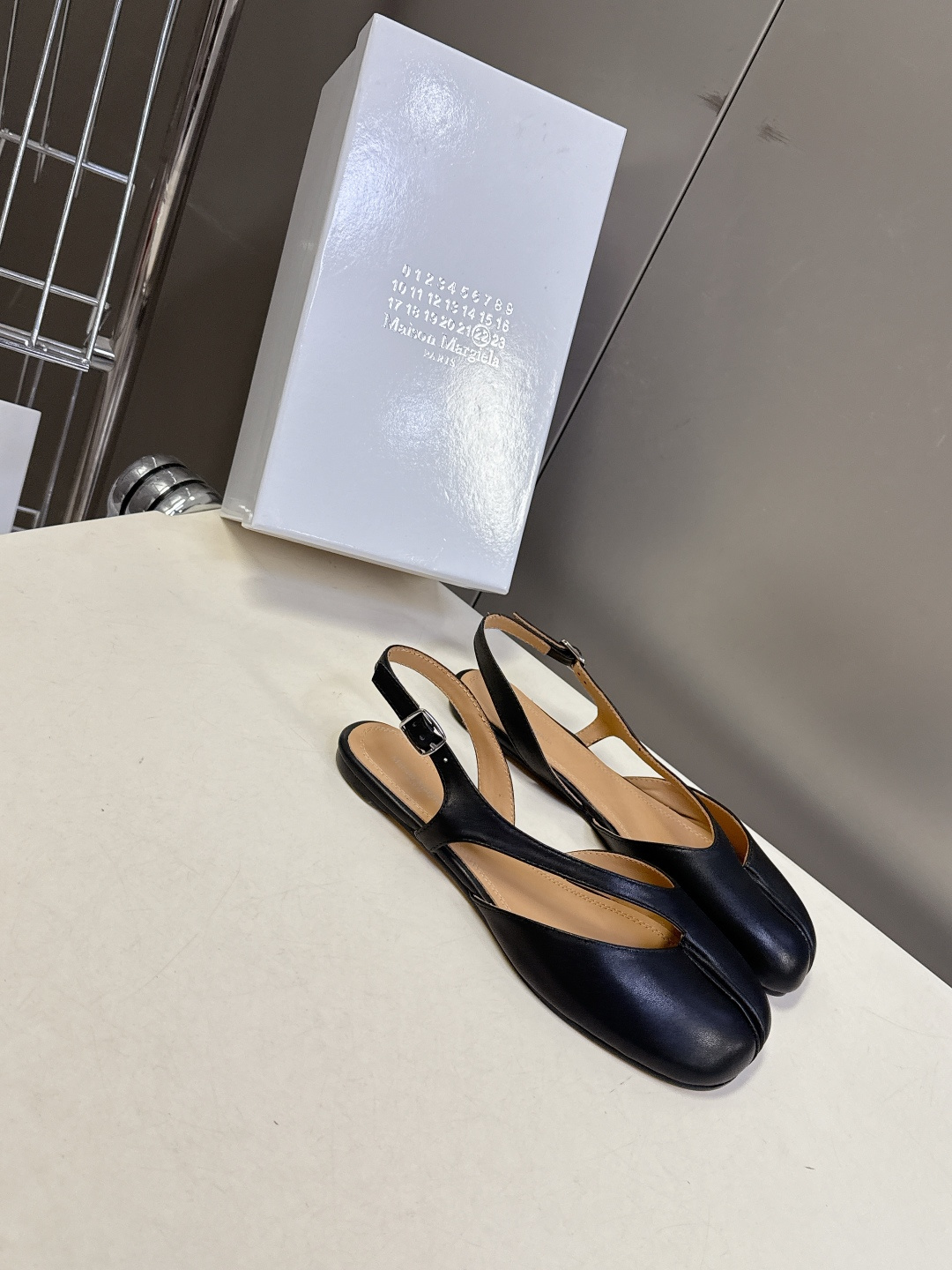 Maison Margiela·MM6马吉拉玛丽珍分趾鞋 超多明星网红种草 MM6作为这两年最受欢迎的鬼