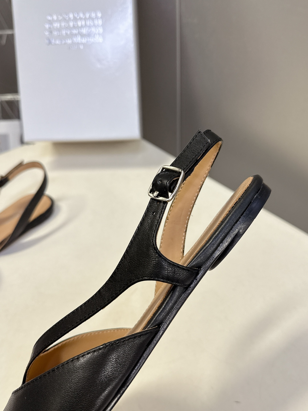 Maison Margiela·MM6马吉拉玛丽珍分趾鞋 超多明星网红种草 MM6作为这两年最受欢迎的鬼