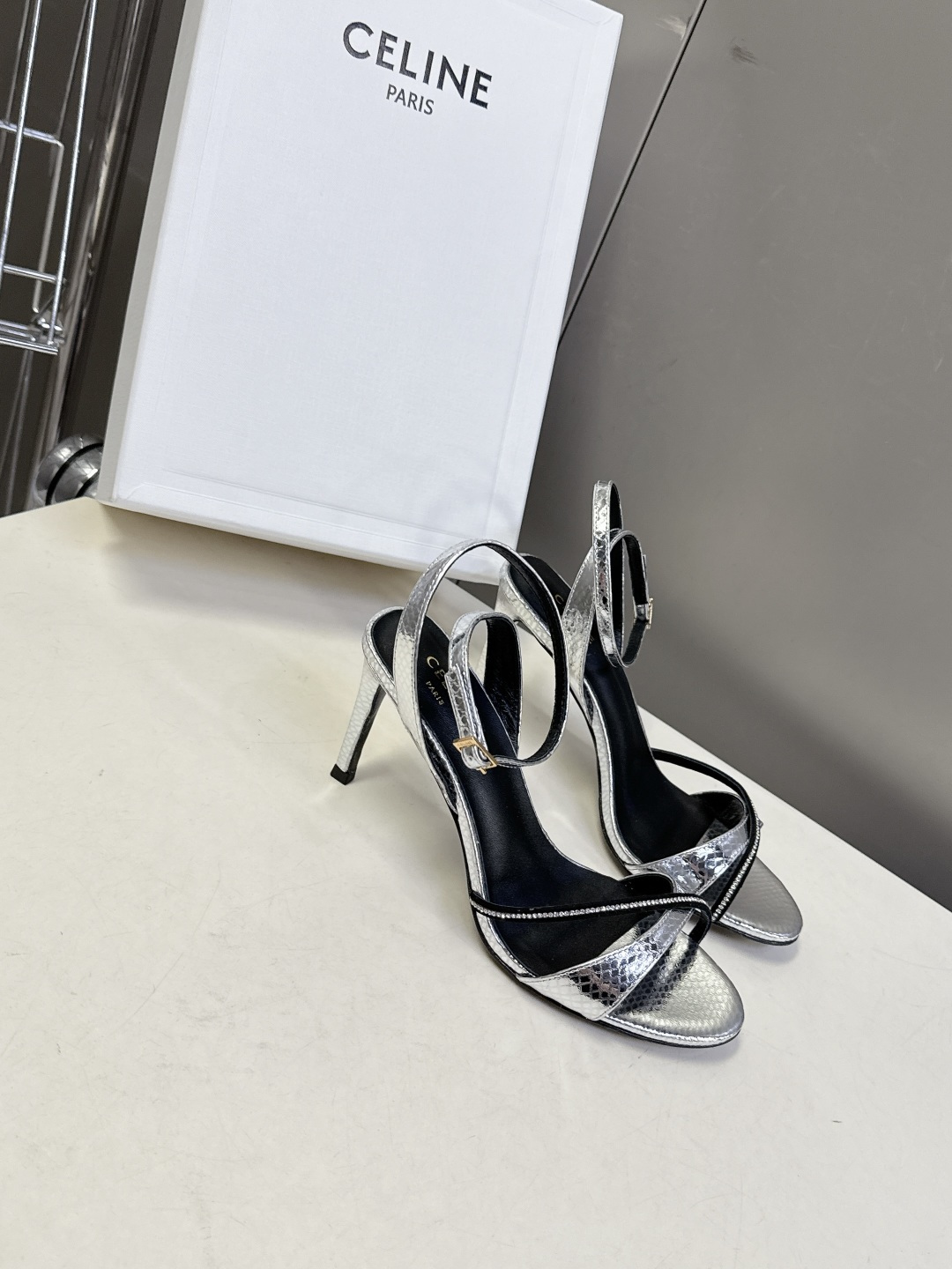 CELINE思琳2026春夏最新走秀款高跟时装鞋 超多网红时尚博主种草 高级感舒适，配女神们的半身裙 性