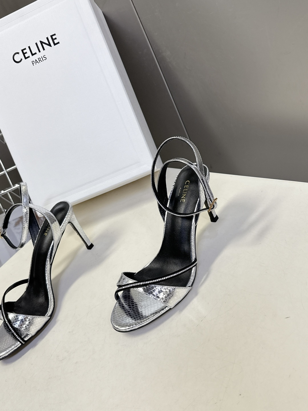 CELINE思琳2026春夏最新走秀款高跟时装鞋 超多网红时尚博主种草 高级感舒适，配女神们的半身裙 性