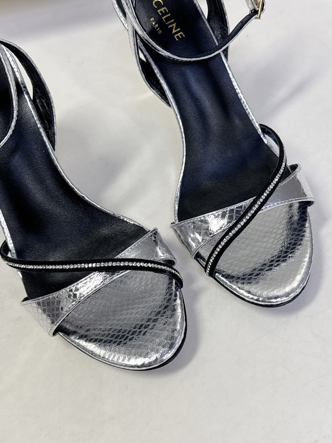CELINE思琳2026春夏最新走秀款高跟时装鞋 超多网红时尚博主种草 高级感舒适，配女神们的半身裙 性