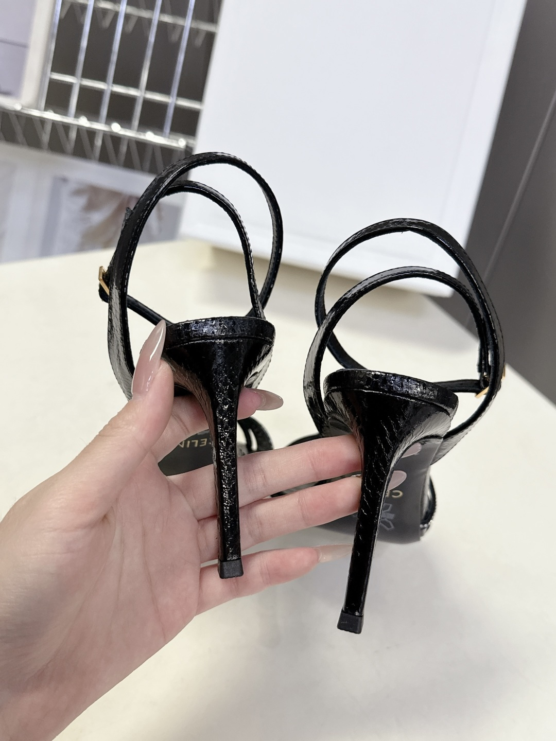 CELINE思琳2026春夏最新走秀款高跟时装鞋 超多网红时尚博主种草 高级感舒适，配女神们的半身裙 性