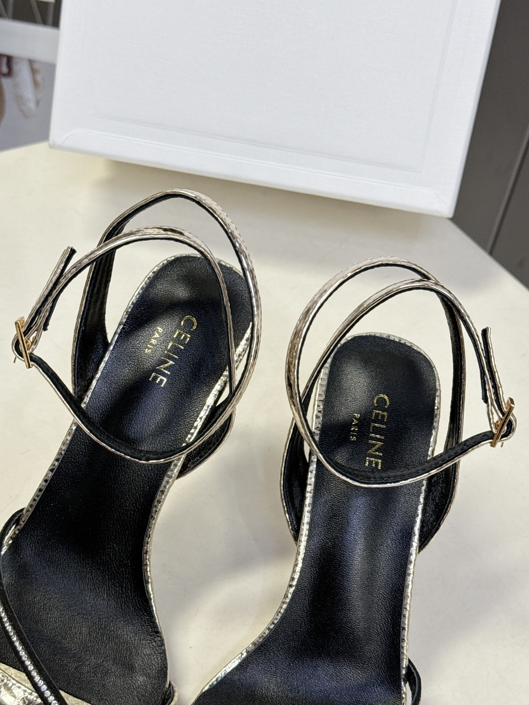 CELINE思琳2026春夏最新走秀款高跟时装鞋 超多网红时尚博主种草 高级感舒适，配女神们的半身裙 性