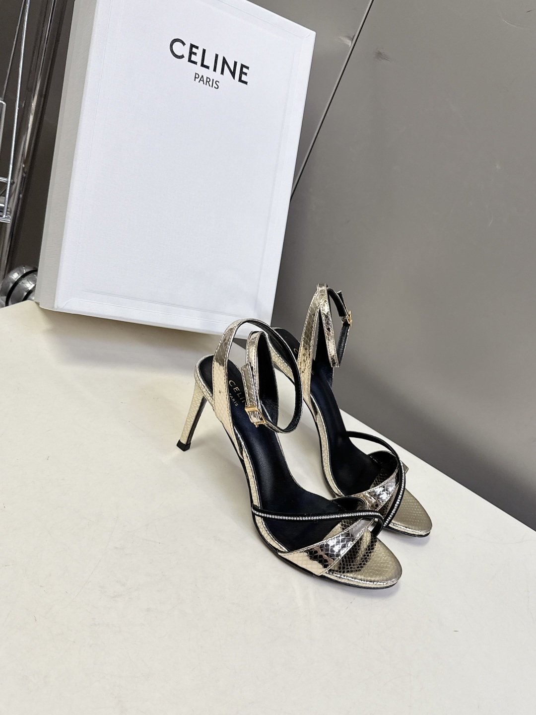 CELINE思琳2026春夏最新走秀款高跟时装鞋 超多网红时尚博主种草 高级感舒适，配女神们的半身裙 性
