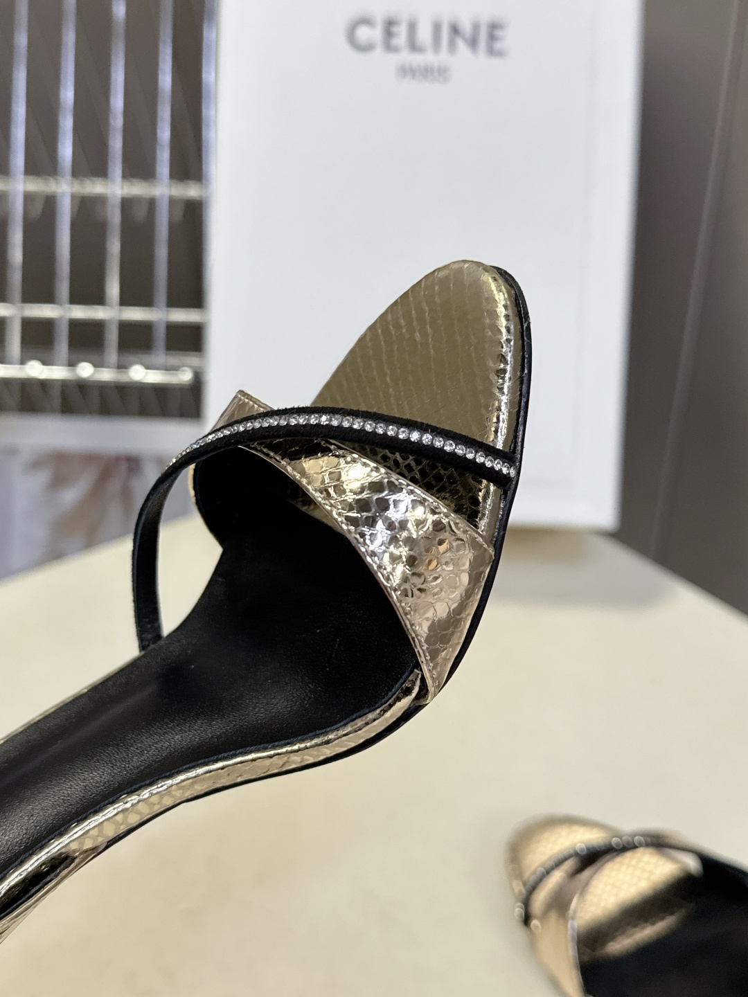 CELINE思琳2026春夏最新走秀款高跟时装鞋 超多网红时尚博主种草 高级感舒适，配女神们的半身裙 性