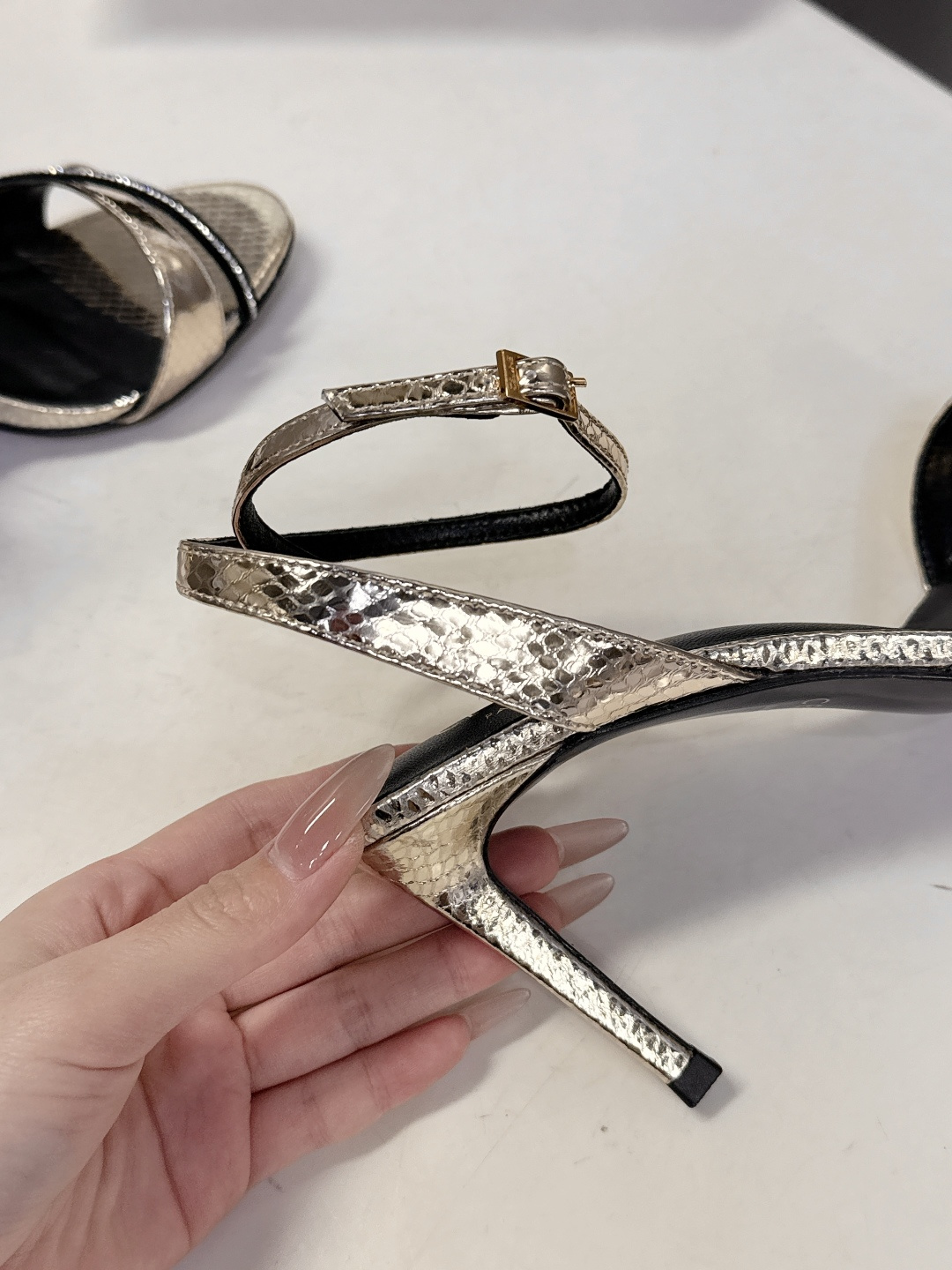 CELINE思琳2026春夏最新走秀款高跟时装鞋 超多网红时尚博主种草 高级感舒适，配女神们的半身裙 性