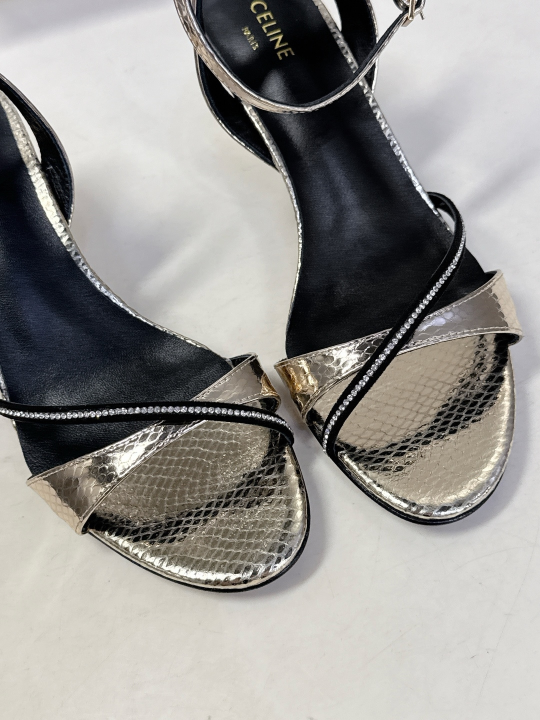 CELINE思琳2026春夏最新走秀款高跟时装鞋 超多网红时尚博主种草 高级感舒适，配女神们的半身裙 性