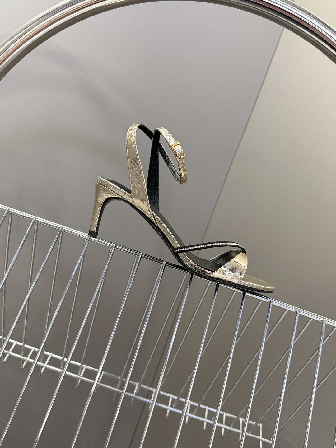 CELINE思琳2026春夏最新走秀款高跟时装鞋 超多网红时尚博主种草 高级感舒适，配女神们的半身裙 性