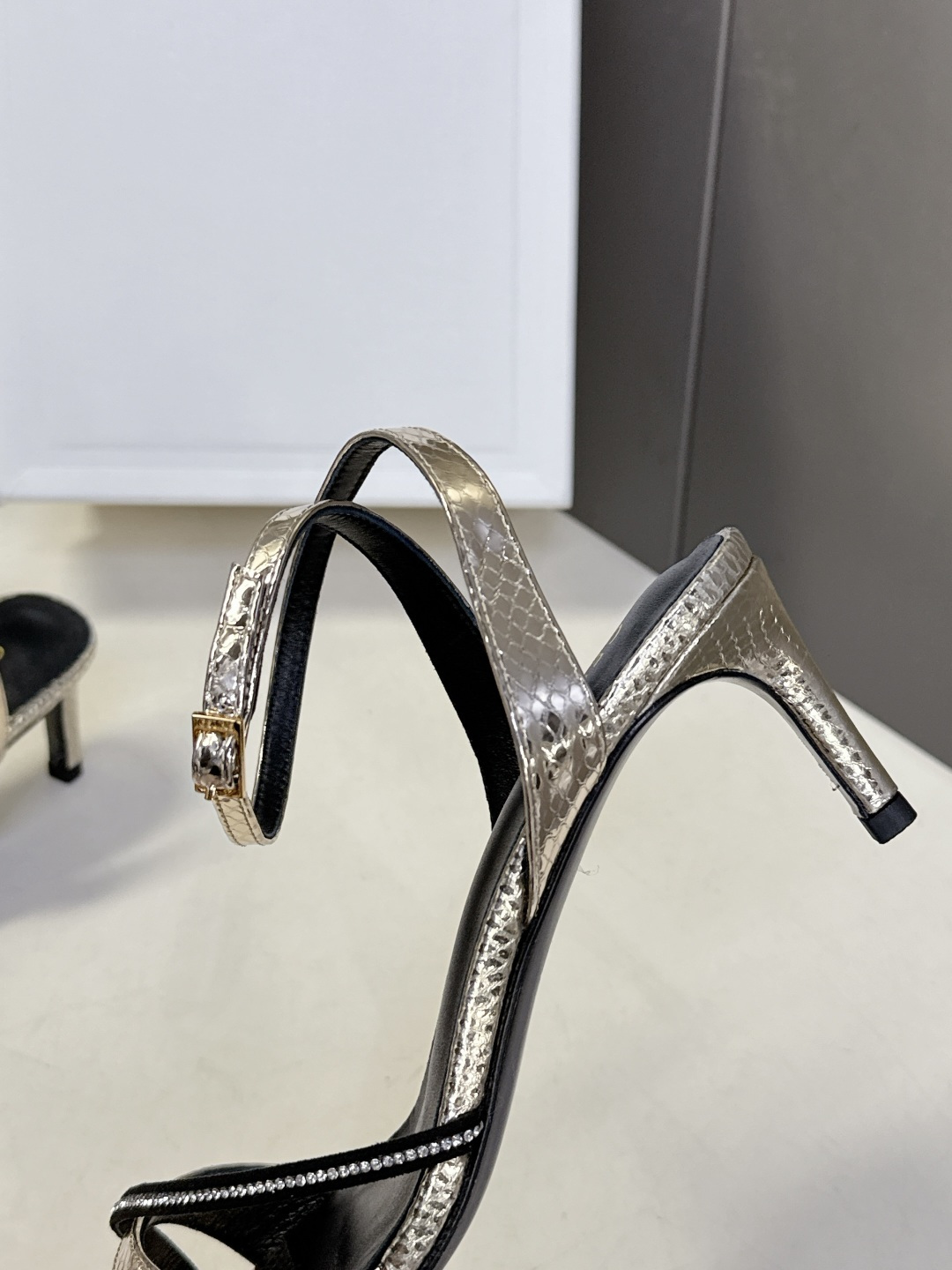 CELINE思琳2026春夏最新走秀款高跟时装鞋 超多网红时尚博主种草 高级感舒适，配女神们的半身裙 性