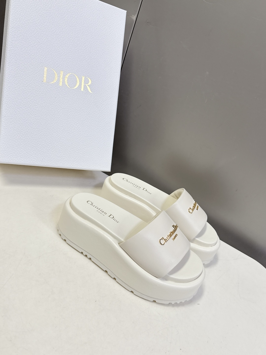 Dior迪奥2026春夏最新款厚底拖鞋 凉鞋 超多明星网红种草 进出专柜无压力 拒绝一眼假low货 夏天