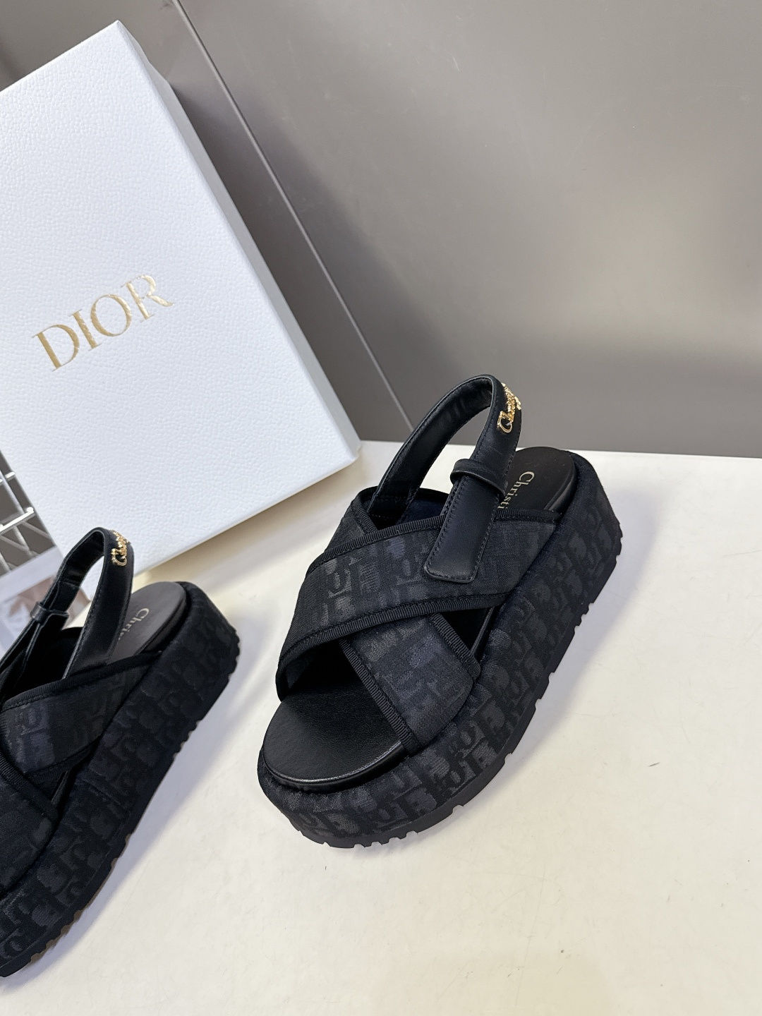 Dior迪奥2026春夏最新款厚底拖鞋 凉鞋 超多明星网红种草 进出专柜无压力 拒绝一眼假low货 夏天