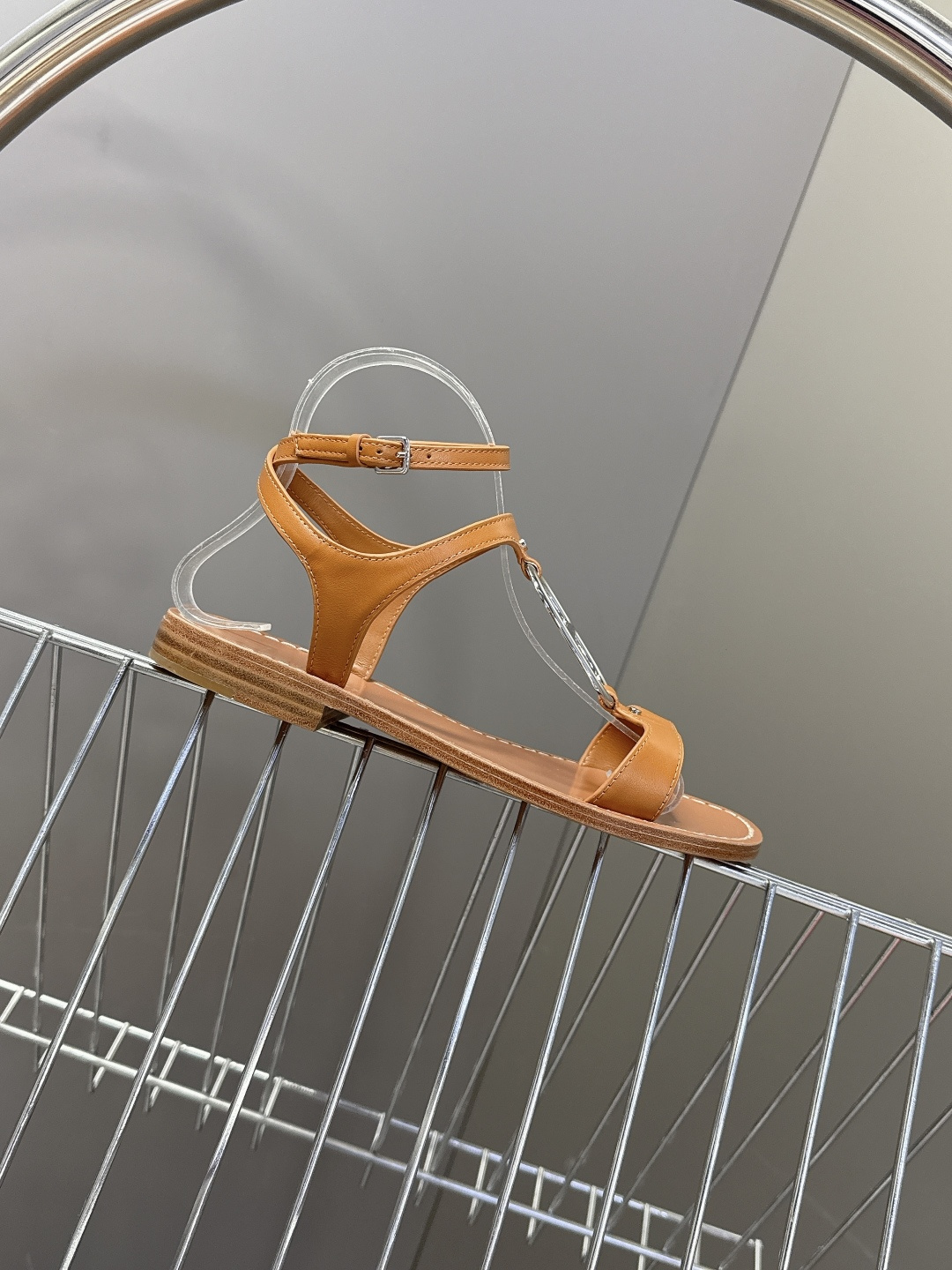 Hermes爱马仕2026春夏最新款H拖凉鞋 柜柜超难配货 经典的方头版型 搭配极具辨识度H形状五金扣 