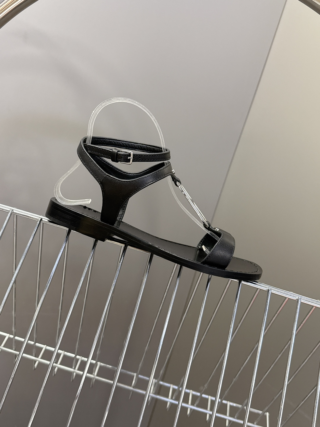 Hermes爱马仕2026春夏最新款H拖凉鞋 柜柜超难配货 经典的方头版型 搭配极具辨识度H形状五金扣 