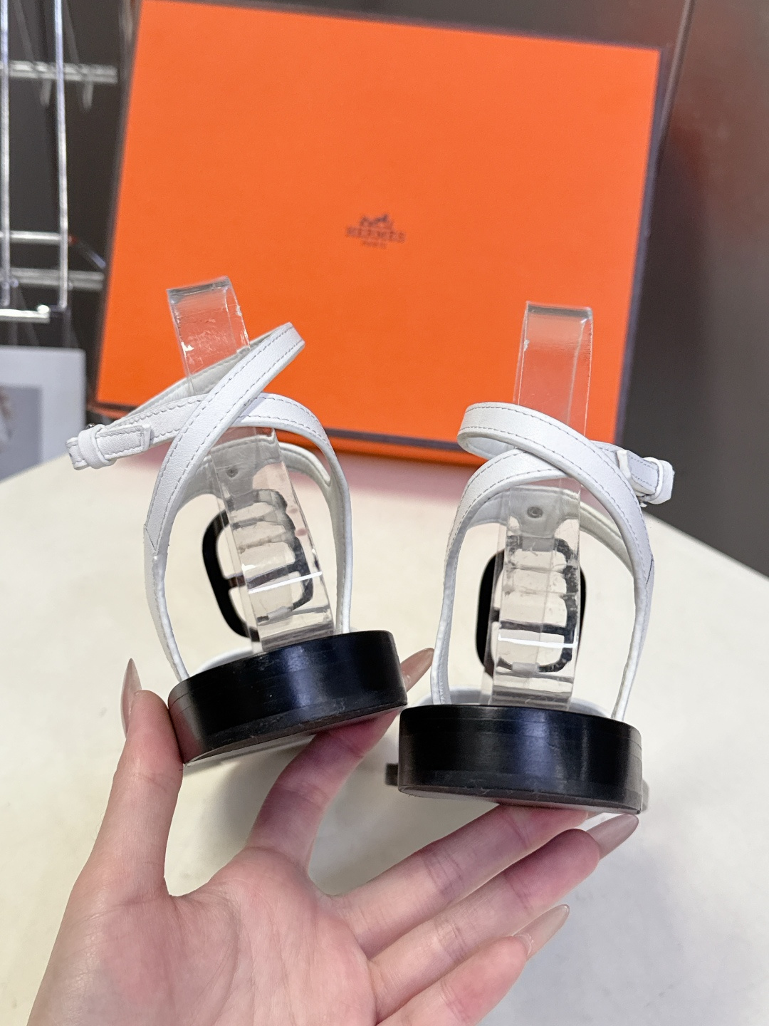 Hermes爱马仕2026春夏最新款H拖凉鞋 柜柜超难配货 经典的方头版型 搭配极具辨识度H形状五金扣 