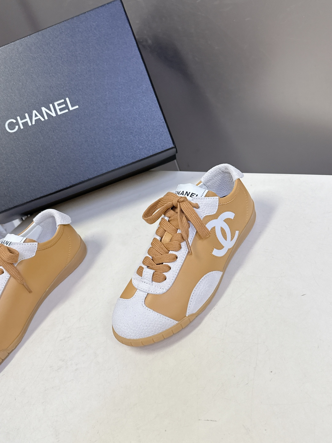 CHANEL香奈儿26P最新春夏款休闲鞋 德训鞋 超多明星时尚博主种草 专柜断货王 一鞋难求 这季新款简
