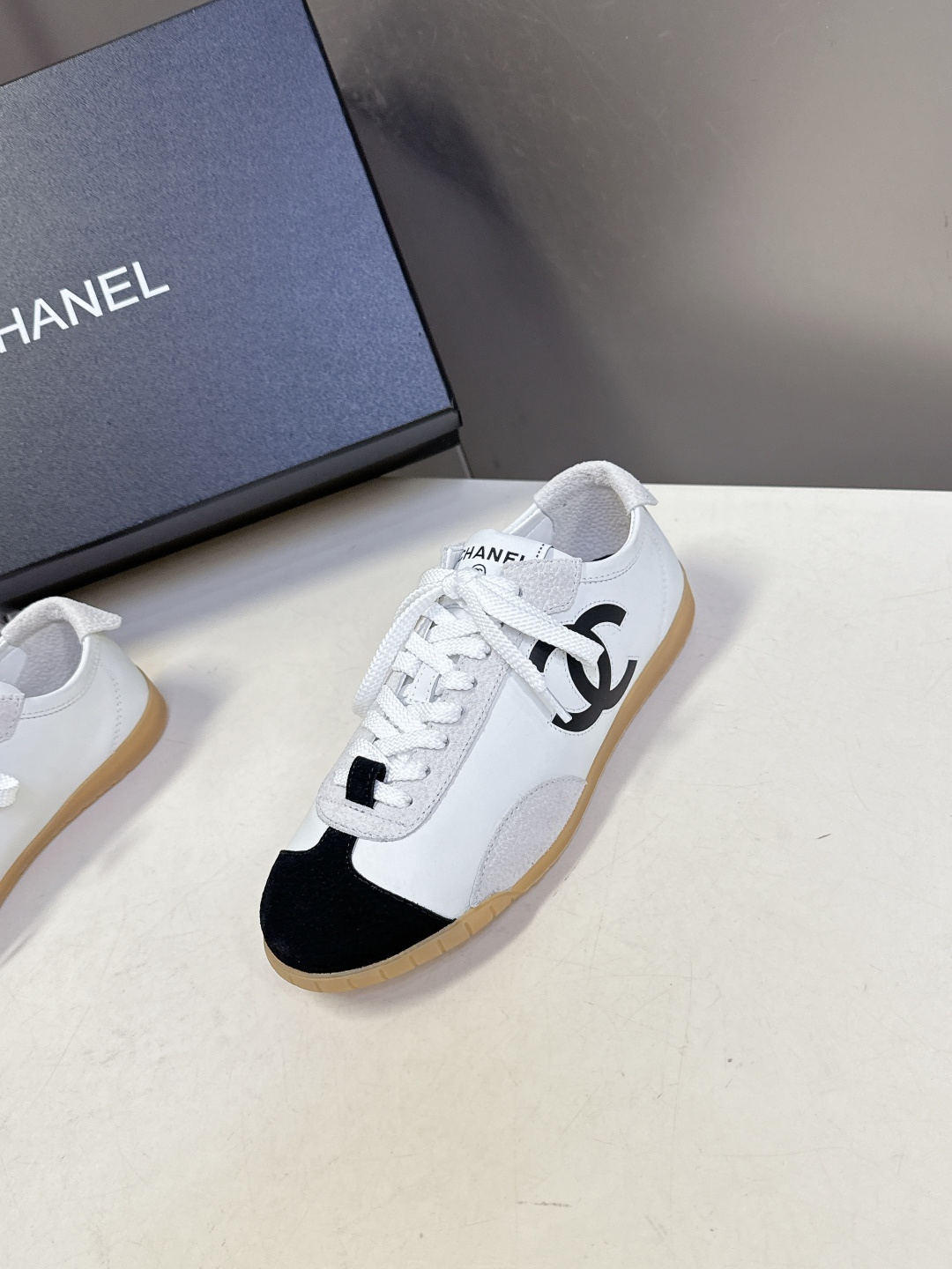 CHANEL香奈儿26P最新春夏款休闲鞋 德训鞋 超多明星时尚博主种草 专柜断货王 一鞋难求 这季新款简