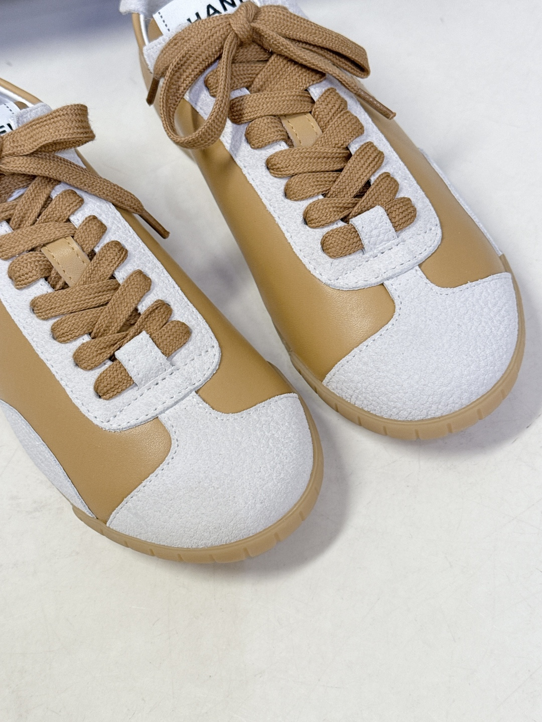 CHANEL香奈儿26P最新春夏款休闲鞋 德训鞋 超多明星时尚博主种草 专柜断货王 一鞋难求 这季新款简