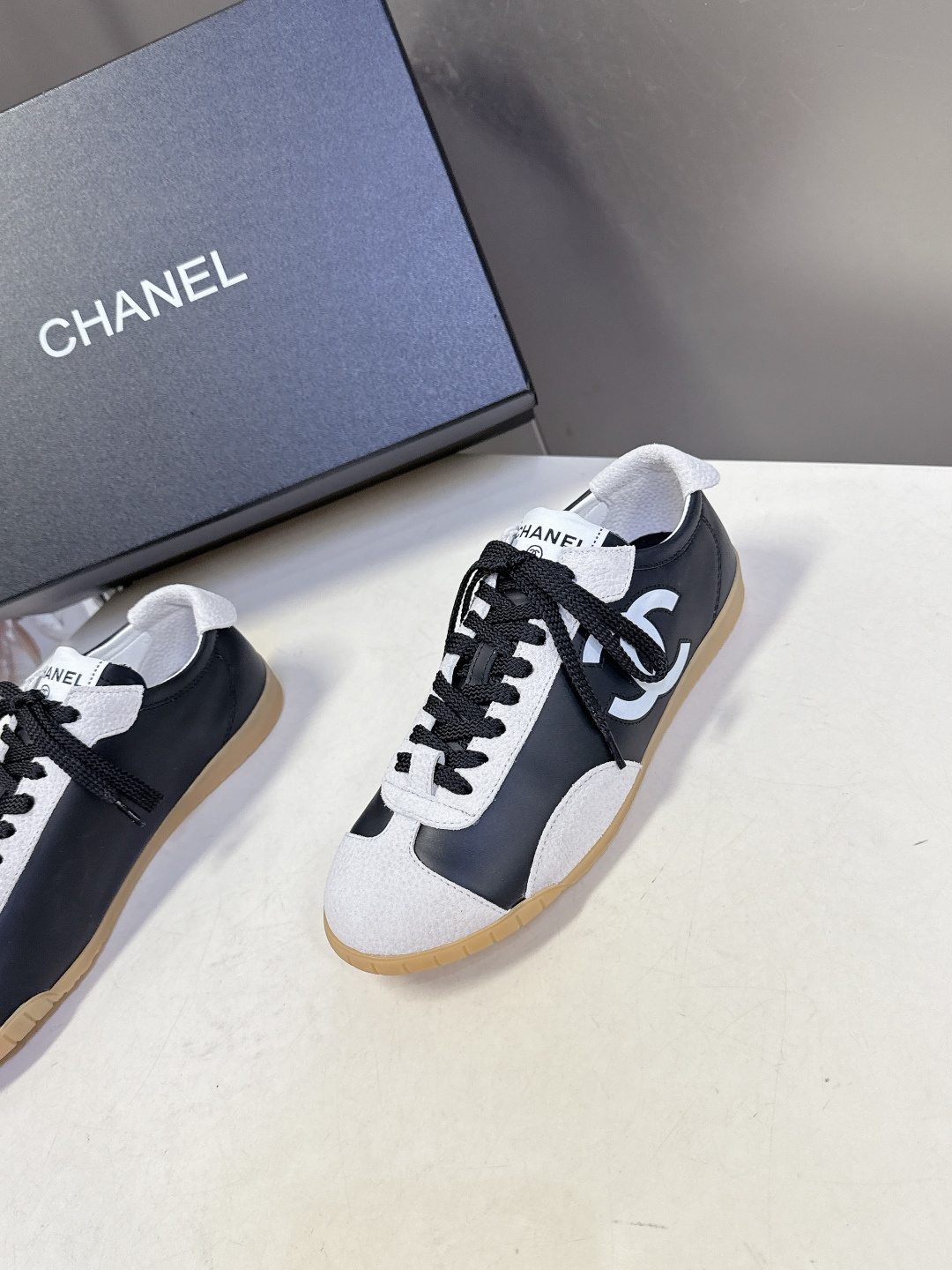 CHANEL香奈儿26P最新春夏款休闲鞋 德训鞋 超多明星时尚博主种草 专柜断货王 一鞋难求 这季新款简