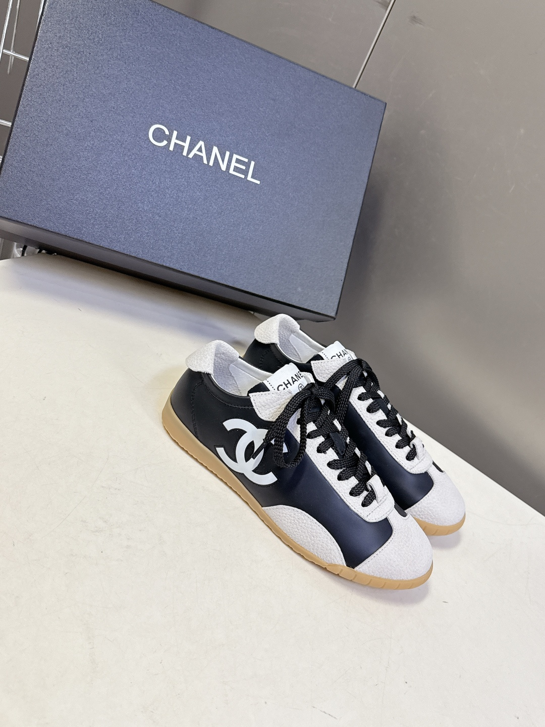 CHANEL香奈儿26P最新春夏款休闲鞋 德训鞋 超多明星时尚博主种草 专柜断货王 一鞋难求 这季新款简