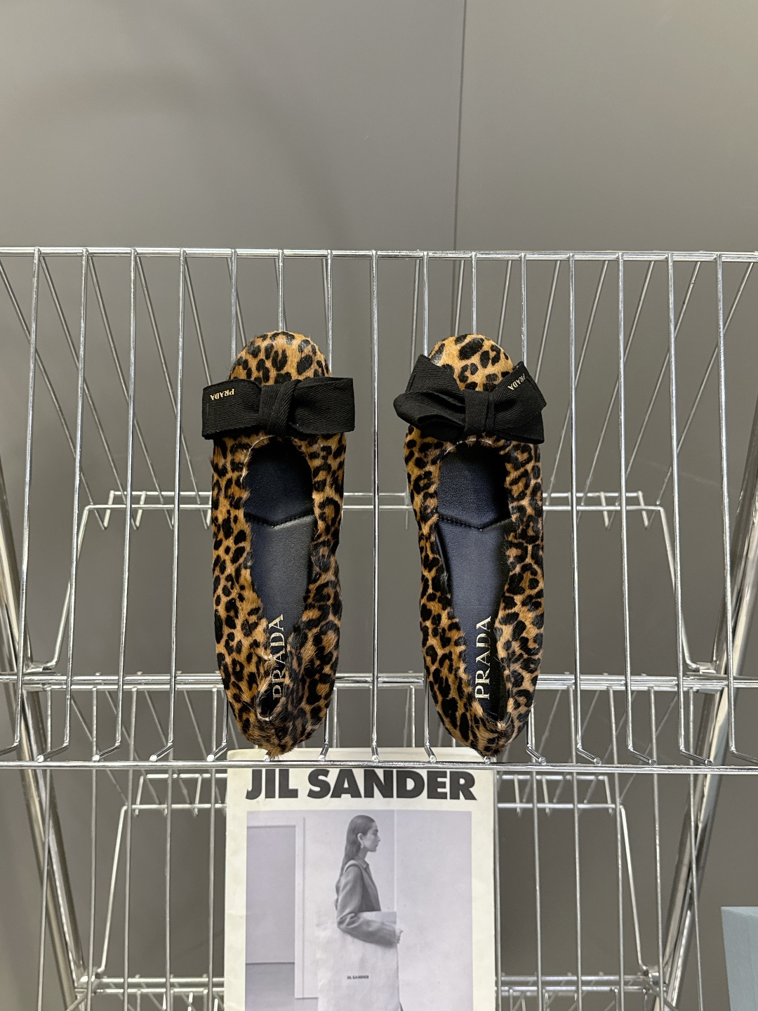 PRADA普拉达2026春夏褶皱蝴蝶结 跳舞鞋 芭蕾舞鞋 超多明星网红种草 简约的设计圆头轮廓 蝴蝶结点