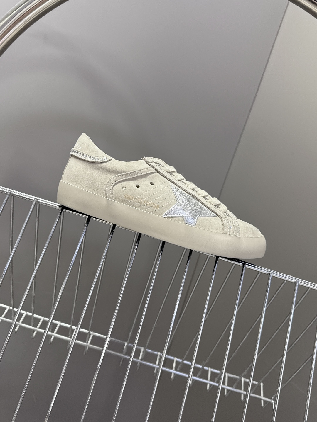 Golden Goose最新款GGDB休闲鞋 德训鞋 超多明星网红种草 就是这么百搭 当下最流行的设计 