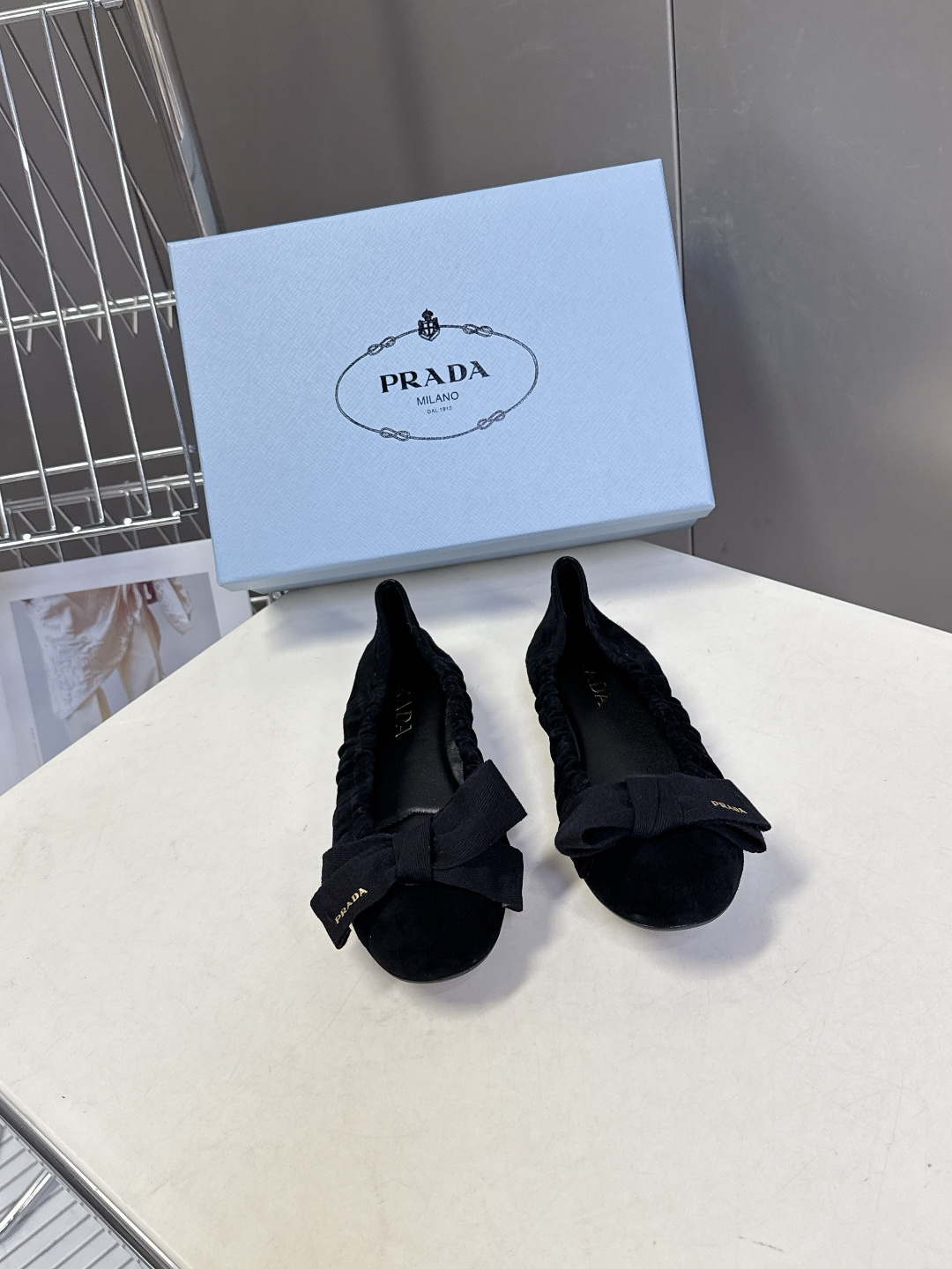 PRADA普拉达2026春夏褶皱蝴蝶结 跳舞鞋 芭蕾舞鞋 超多明星网红种草 简约的设计圆头轮廓 蝴蝶结点