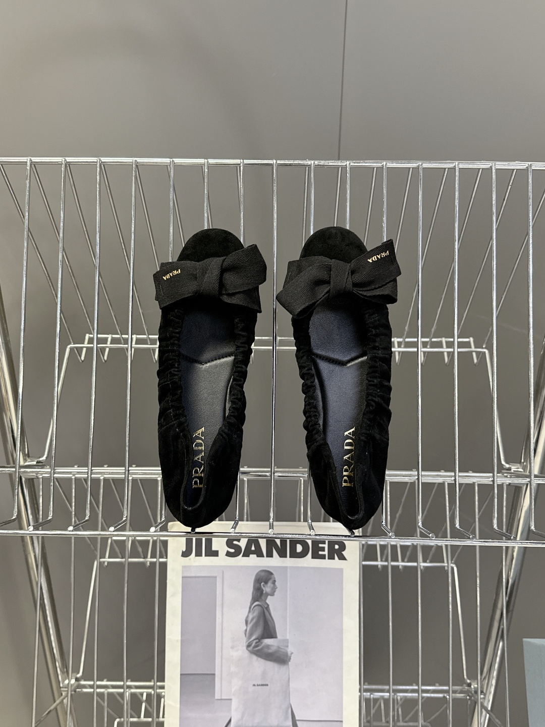 PRADA普拉达2026春夏褶皱蝴蝶结 跳舞鞋 芭蕾舞鞋 超多明星网红种草 简约的设计圆头轮廓 蝴蝶结点