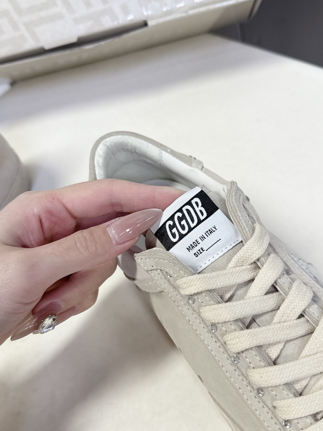 Golden Goose最新款GGDB休闲鞋 德训鞋 超多明星网红种草 就是这么百搭 当下最流行的设计 