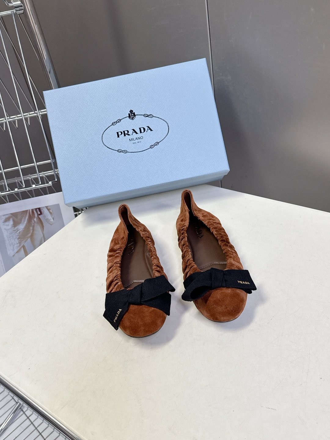 PRADA普拉达2026春夏褶皱蝴蝶结 跳舞鞋 芭蕾舞鞋 超多明星网红种草 简约的设计圆头轮廓 蝴蝶结点