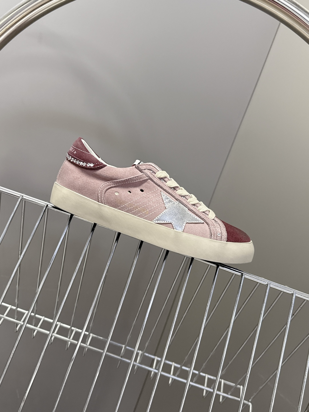 Golden Goose最新款GGDB休闲鞋 德训鞋 超多明星网红种草 就是这么百搭 当下最流行的设计 