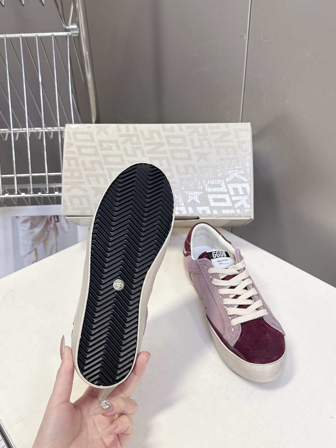 Golden Goose最新款GGDB休闲鞋 德训鞋 超多明星网红种草 就是这么百搭 当下最流行的设计 