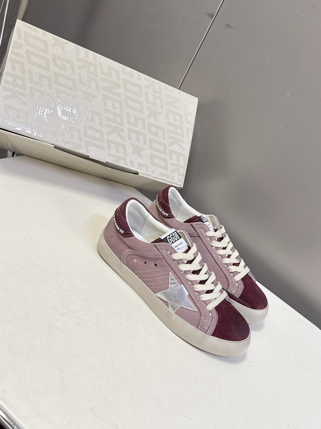 Golden Goose最新款GGDB休闲鞋 德训鞋 超多明星网红种草 就是这么百搭 当下最流行的设计 