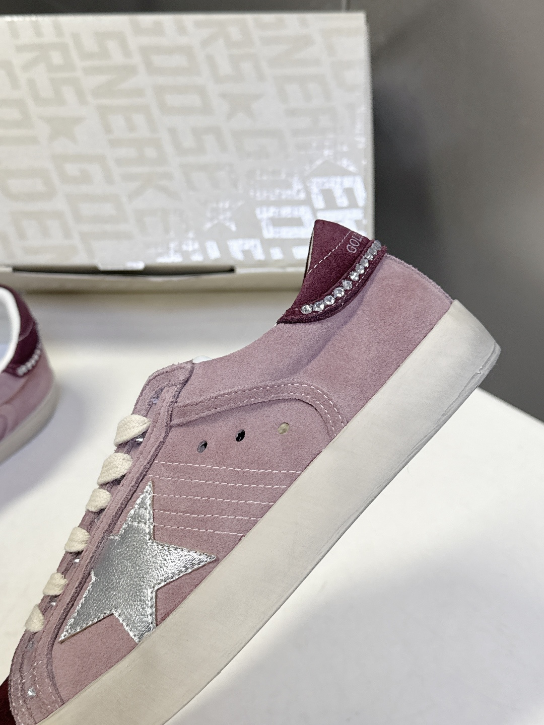 Golden Goose最新款GGDB休闲鞋 德训鞋 超多明星网红种草 就是这么百搭 当下最流行的设计 