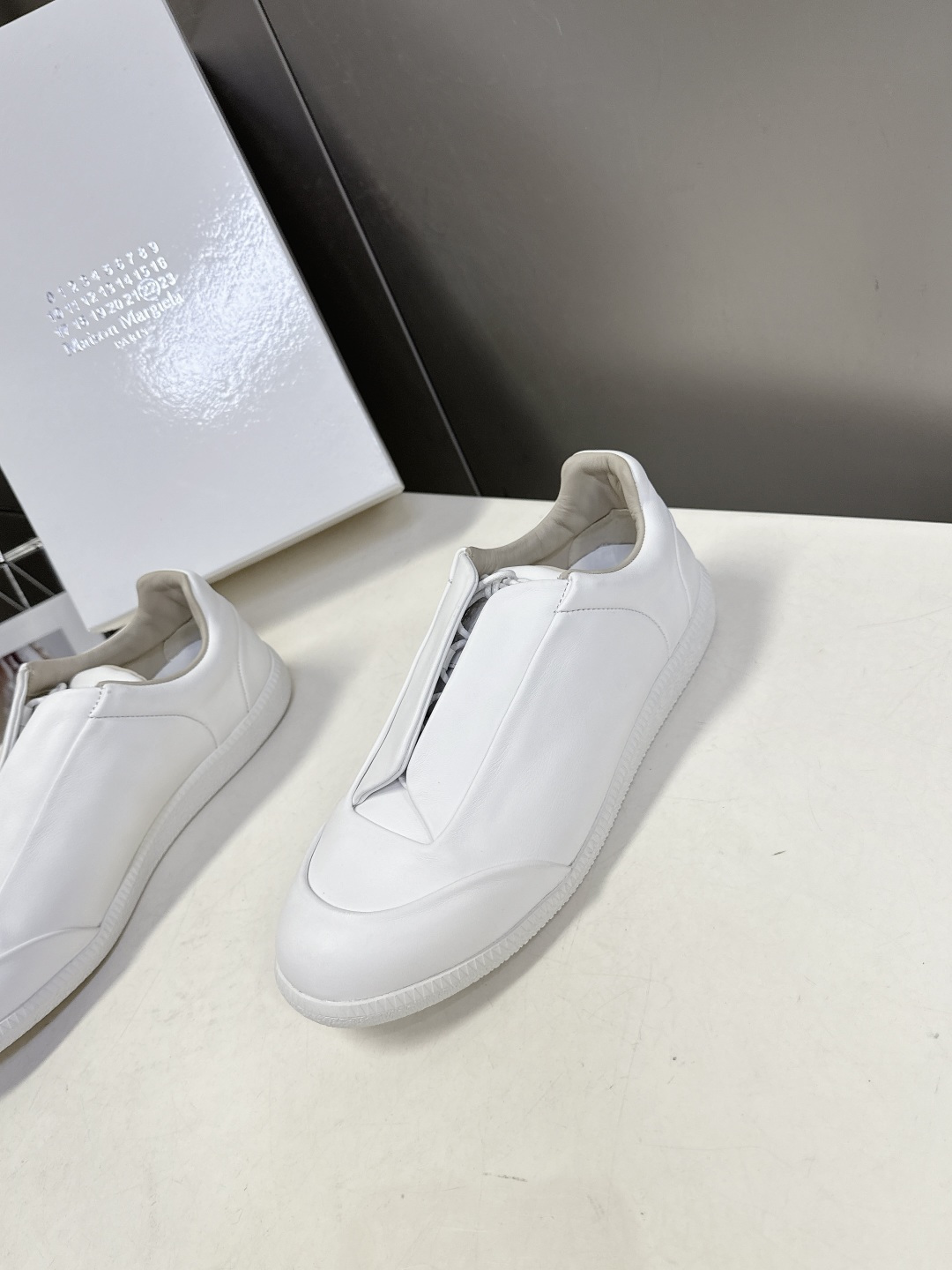 Martin Margiela马吉拉纯Future情侣款 运动鞋 还记得这双引领高端运动鞋潮流的Futu