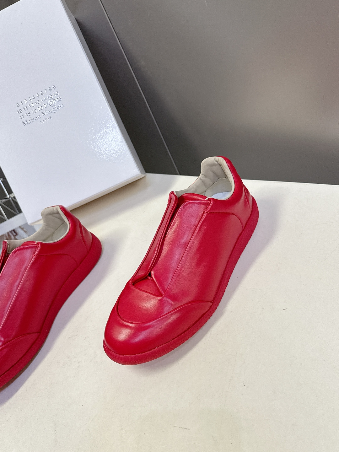 Martin Margiela马吉拉纯Future情侣款 运动鞋 还记得这双引领高端运动鞋潮流的Futu