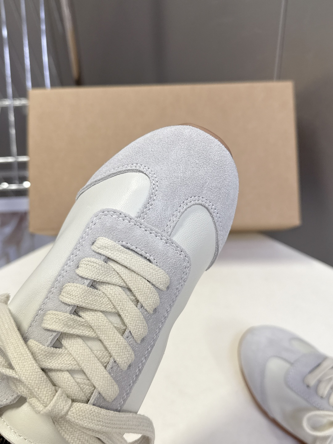 UMA WANG2026春夏最新款复古绑带 德训鞋 休闲鞋超多明星网红种草 内衬为细腻小羊皮，触感亲肤且