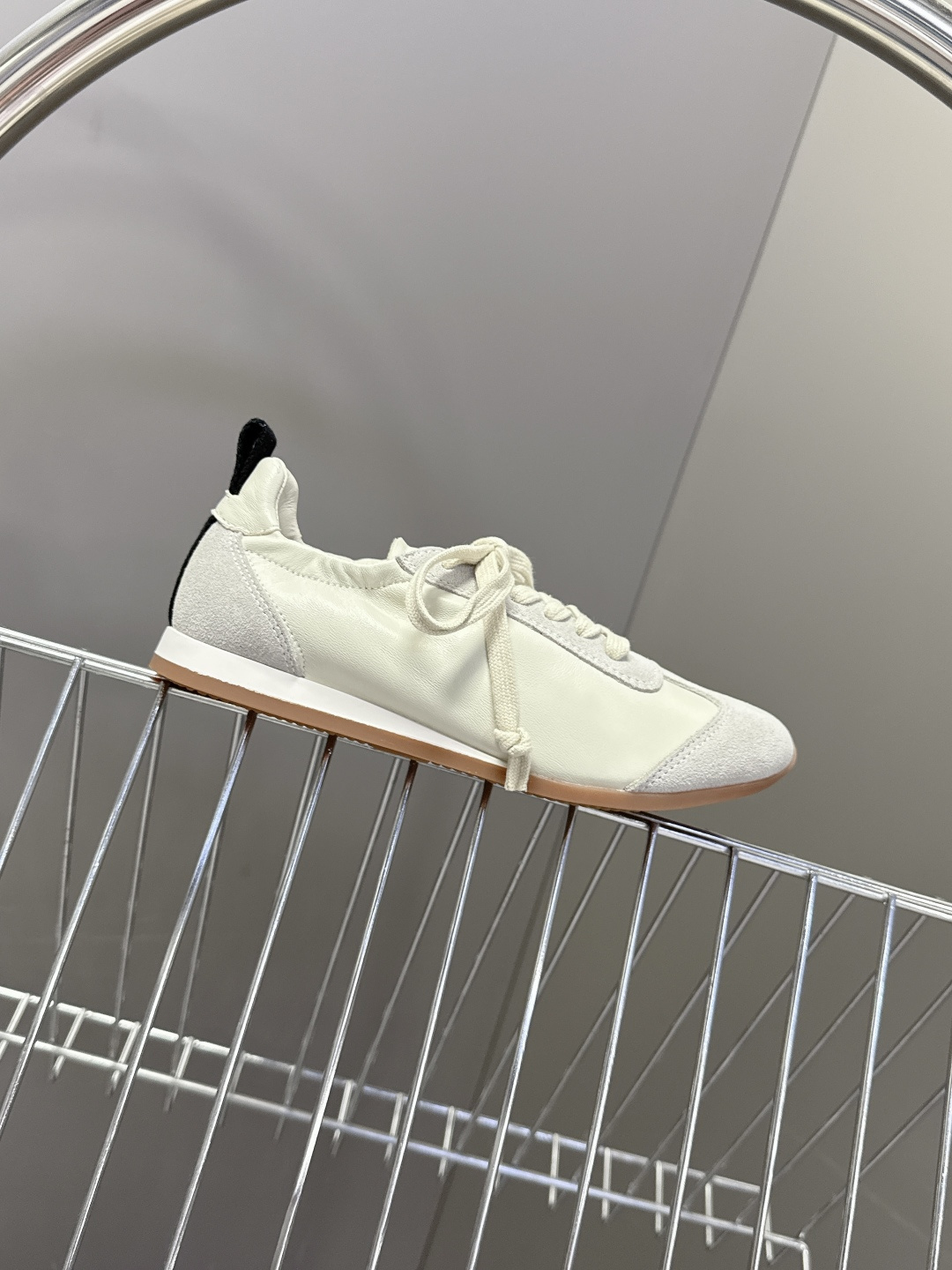 UMA WANG2026春夏最新款复古绑带 德训鞋 休闲鞋超多明星网红种草 内衬为细腻小羊皮，触感亲肤且