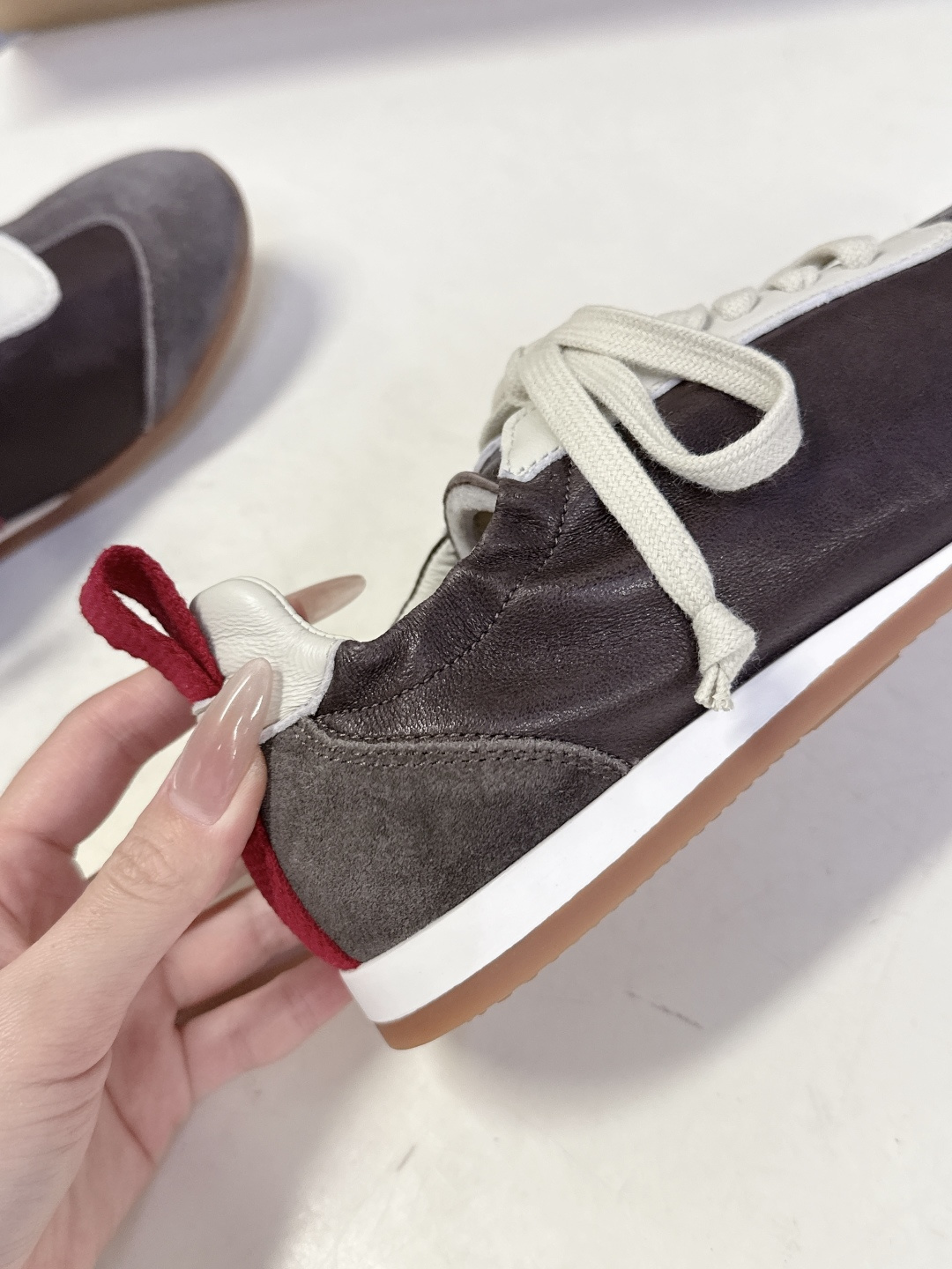 UMA WANG2026春夏最新款复古绑带 德训鞋 休闲鞋超多明星网红种草 内衬为细腻小羊皮，触感亲肤且