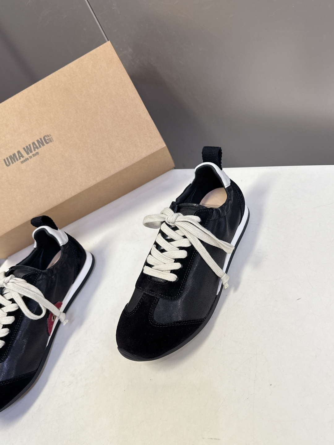 UMA WANG2026春夏最新款复古绑带 德训鞋 休闲鞋超多明星网红种草 内衬为细腻小羊皮，触感亲肤且