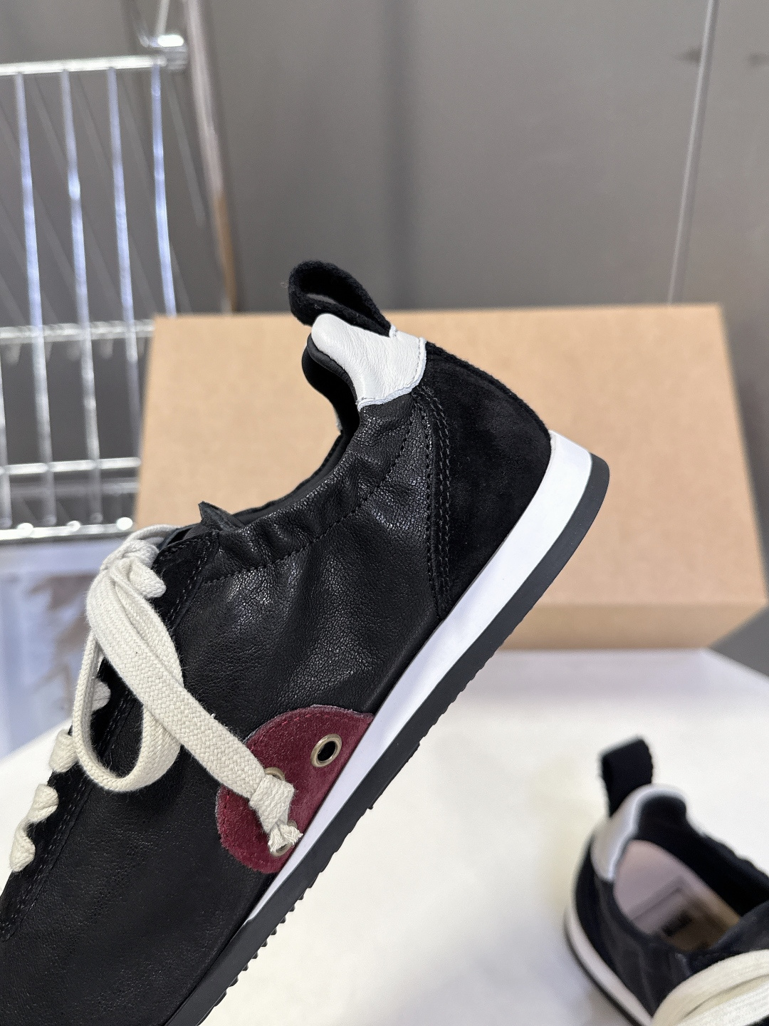 UMA WANG2026春夏最新款复古绑带 德训鞋 休闲鞋超多明星网红种草 内衬为细腻小羊皮，触感亲肤且