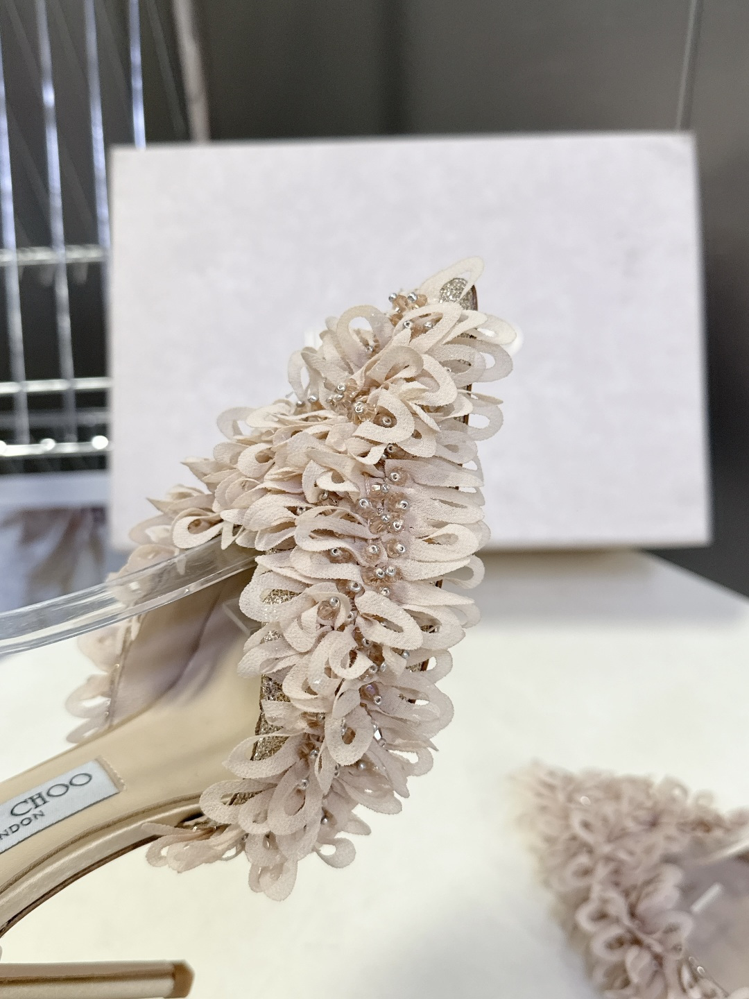 Jimmy Choo吉米周2026春夏最新款水钻链条花瓣高跟凉鞋 这双JC高跟凉鞋堪称红毯级心动单品 立