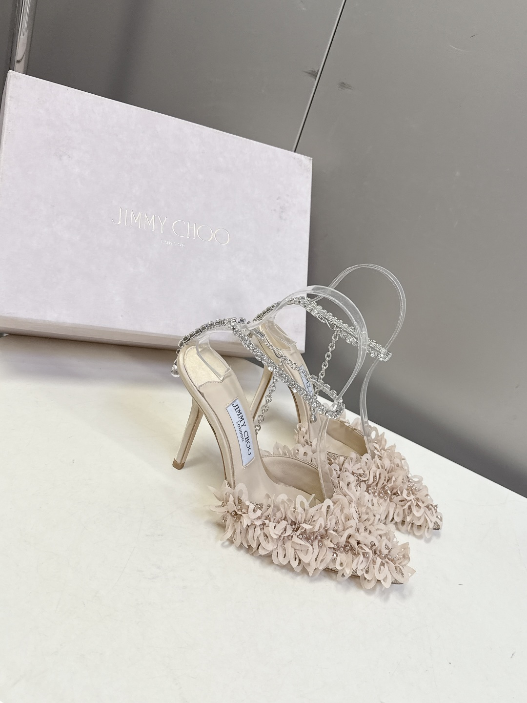 Jimmy Choo吉米周2026春夏最新款水钻链条花瓣高跟凉鞋 这双JC高跟凉鞋堪称红毯级心动单品 立