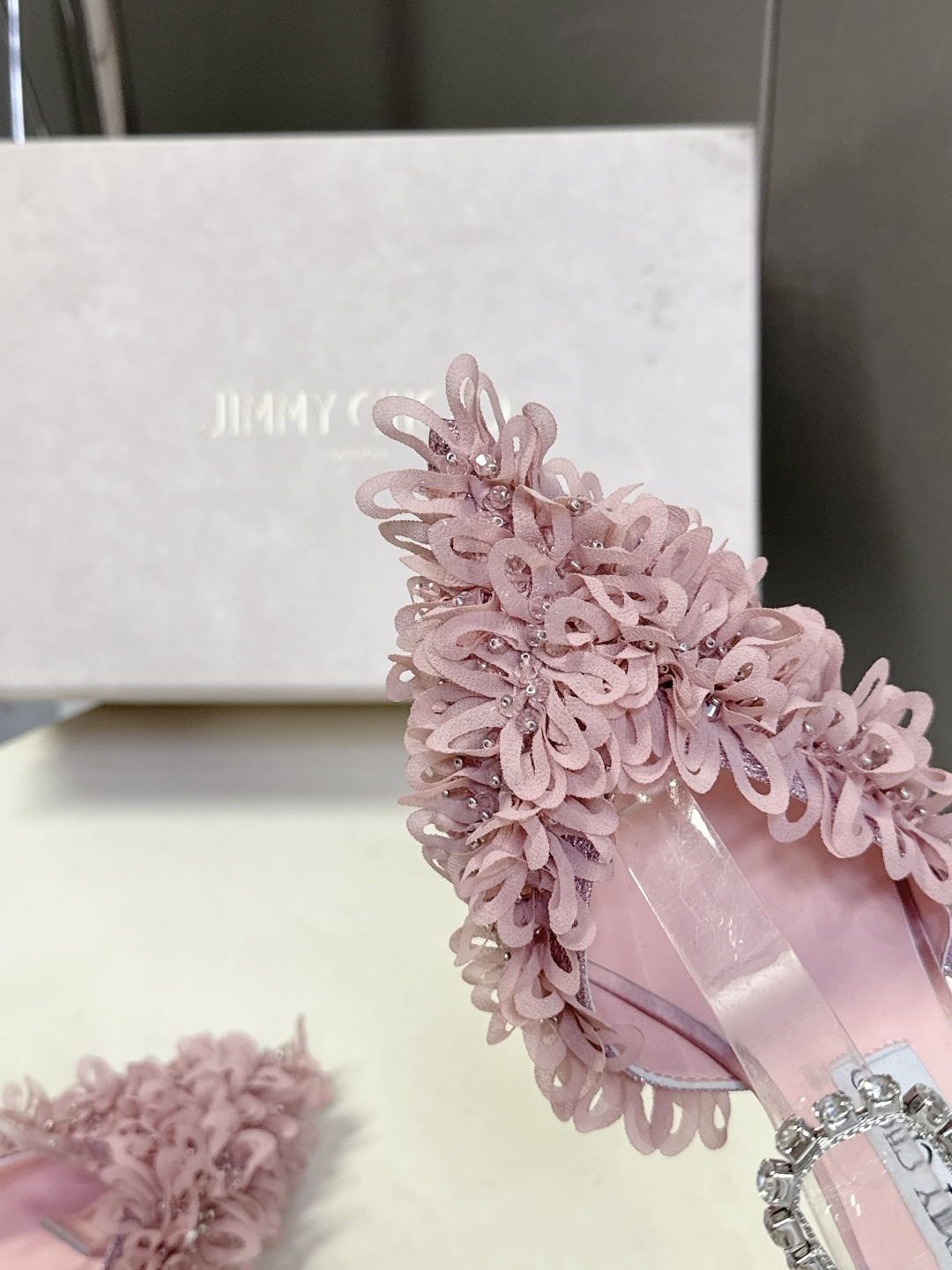 Jimmy Choo吉米周2026春夏最新款水钻链条花瓣高跟凉鞋 这双JC高跟凉鞋堪称红毯级心动单品 立