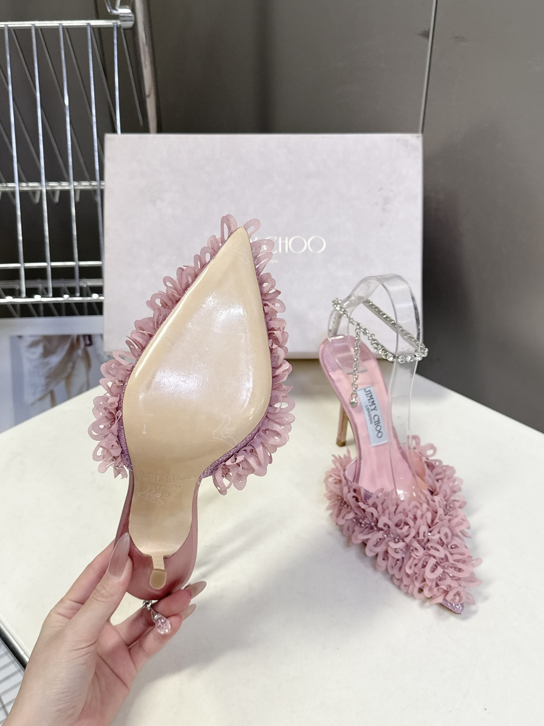 Jimmy Choo吉米周2026春夏最新款水钻链条花瓣高跟凉鞋 这双JC高跟凉鞋堪称红毯级心动单品 立