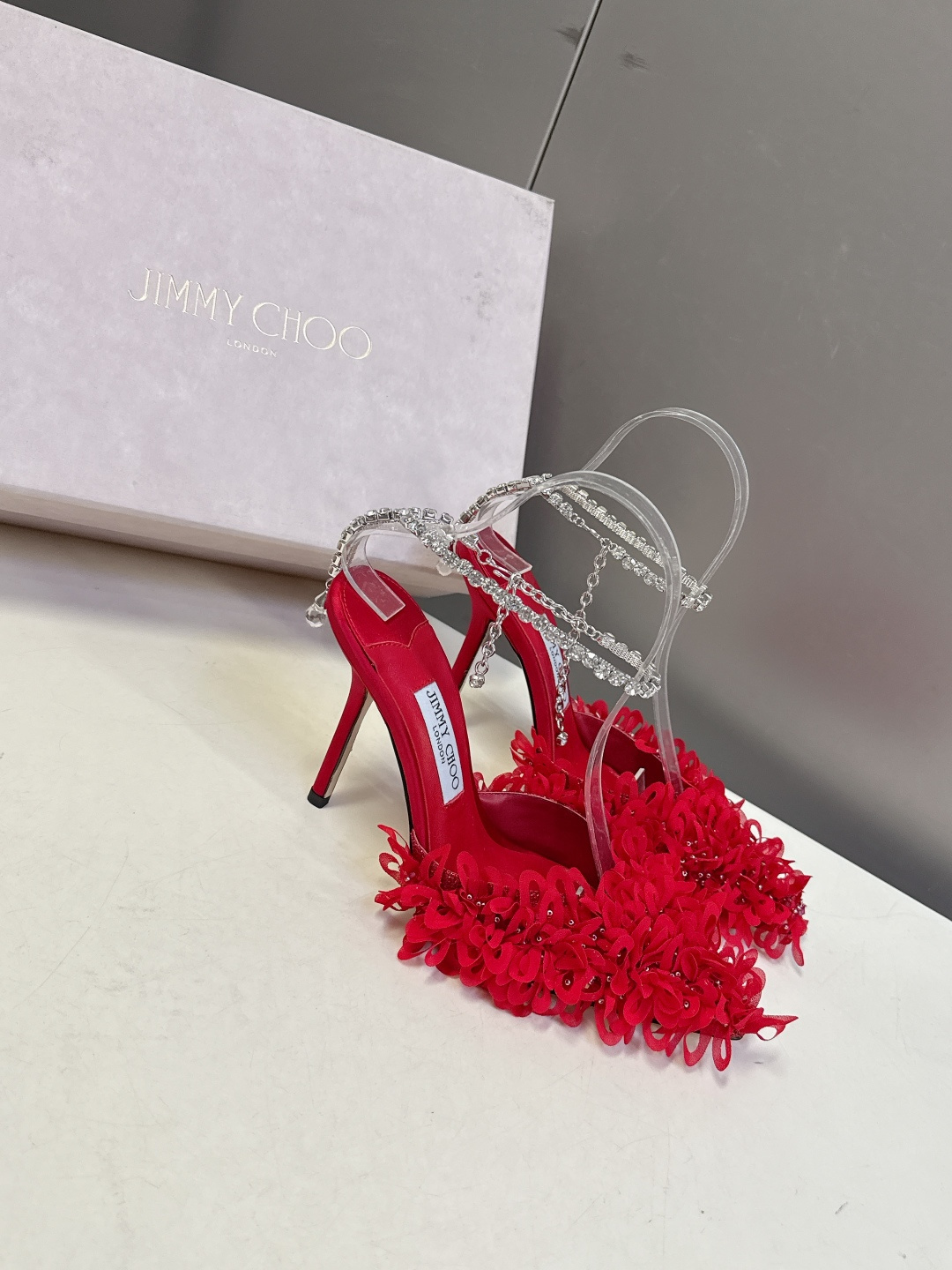 Jimmy Choo吉米周2026春夏最新款水钻链条花瓣高跟凉鞋 这双JC高跟凉鞋堪称红毯级心动单品 立