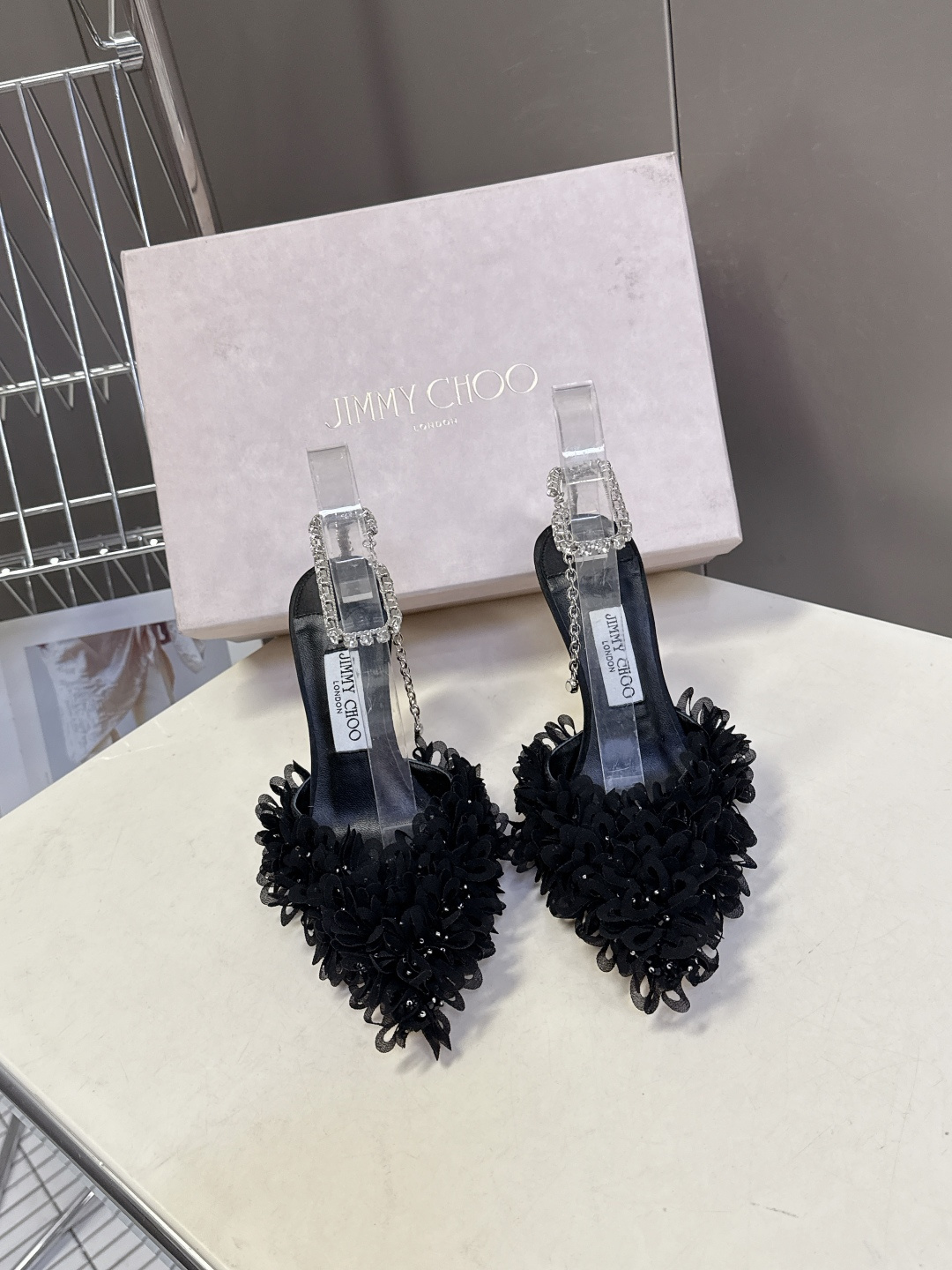 Jimmy Choo吉米周2026春夏最新款水钻链条花瓣高跟凉鞋 这双JC高跟凉鞋堪称红毯级心动单品 立