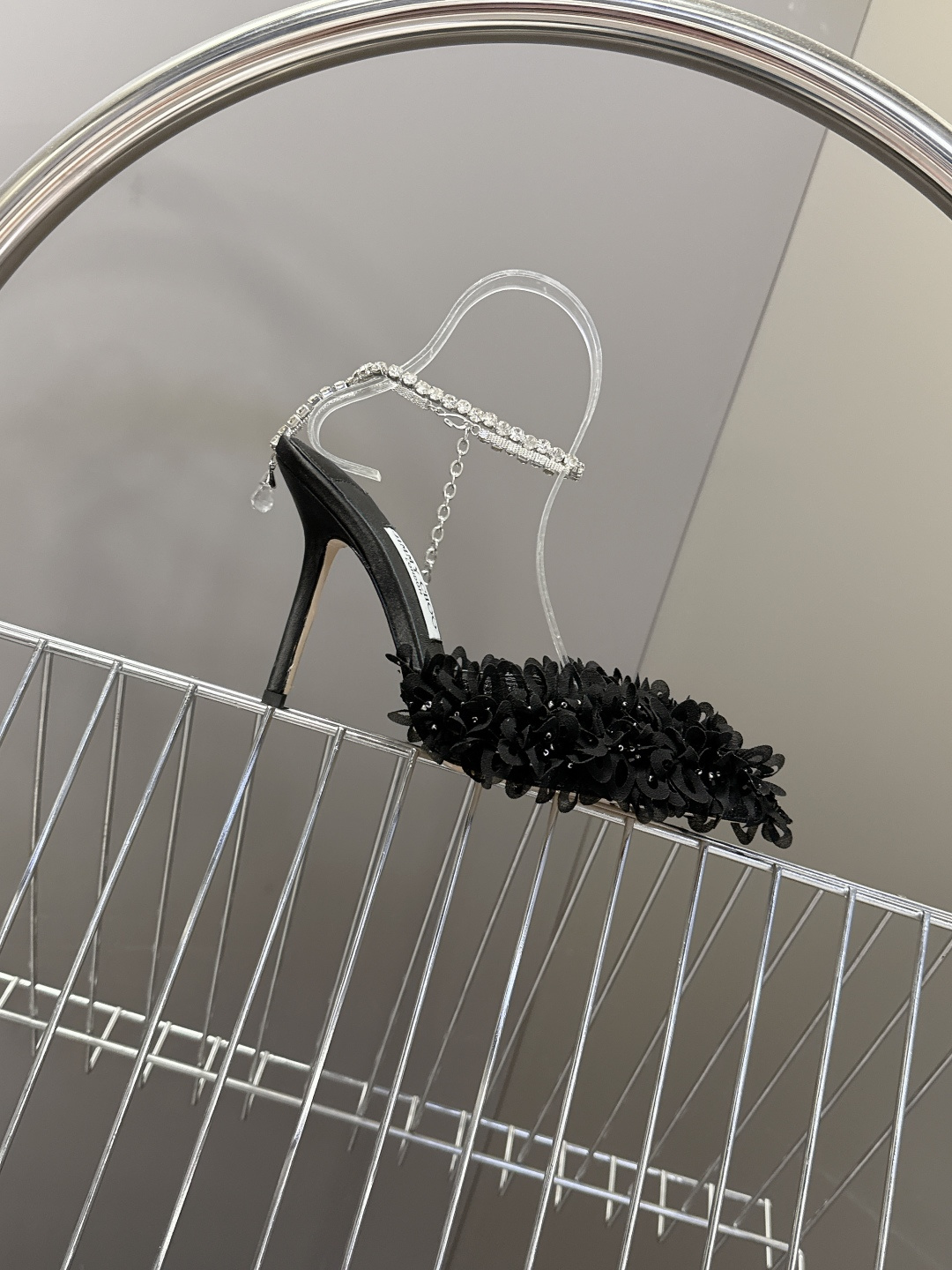 Jimmy Choo吉米周2026春夏最新款水钻链条花瓣高跟凉鞋 这双JC高跟凉鞋堪称红毯级心动单品 立