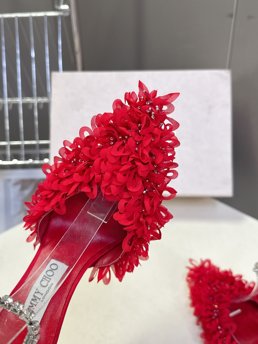 Jimmy Choo吉米周2026春夏最新款水钻链条花瓣高跟凉鞋 这双JC高跟凉鞋堪称红毯级心动单品 立