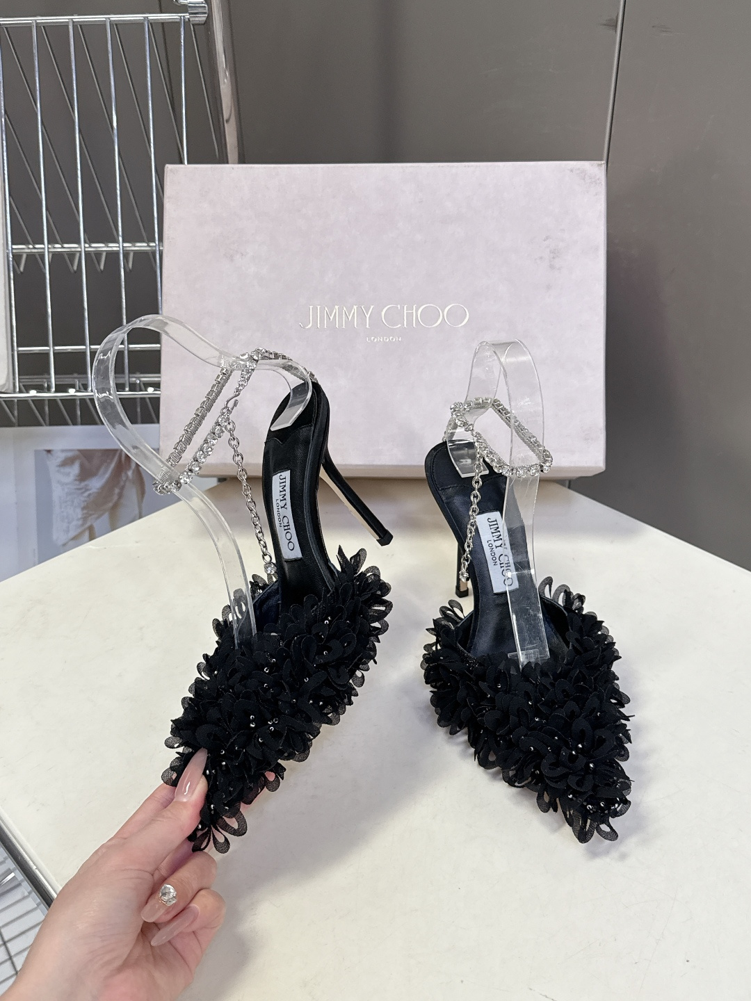 Jimmy Choo吉米周2026春夏最新款水钻链条花瓣高跟凉鞋 这双JC高跟凉鞋堪称红毯级心动单品 立