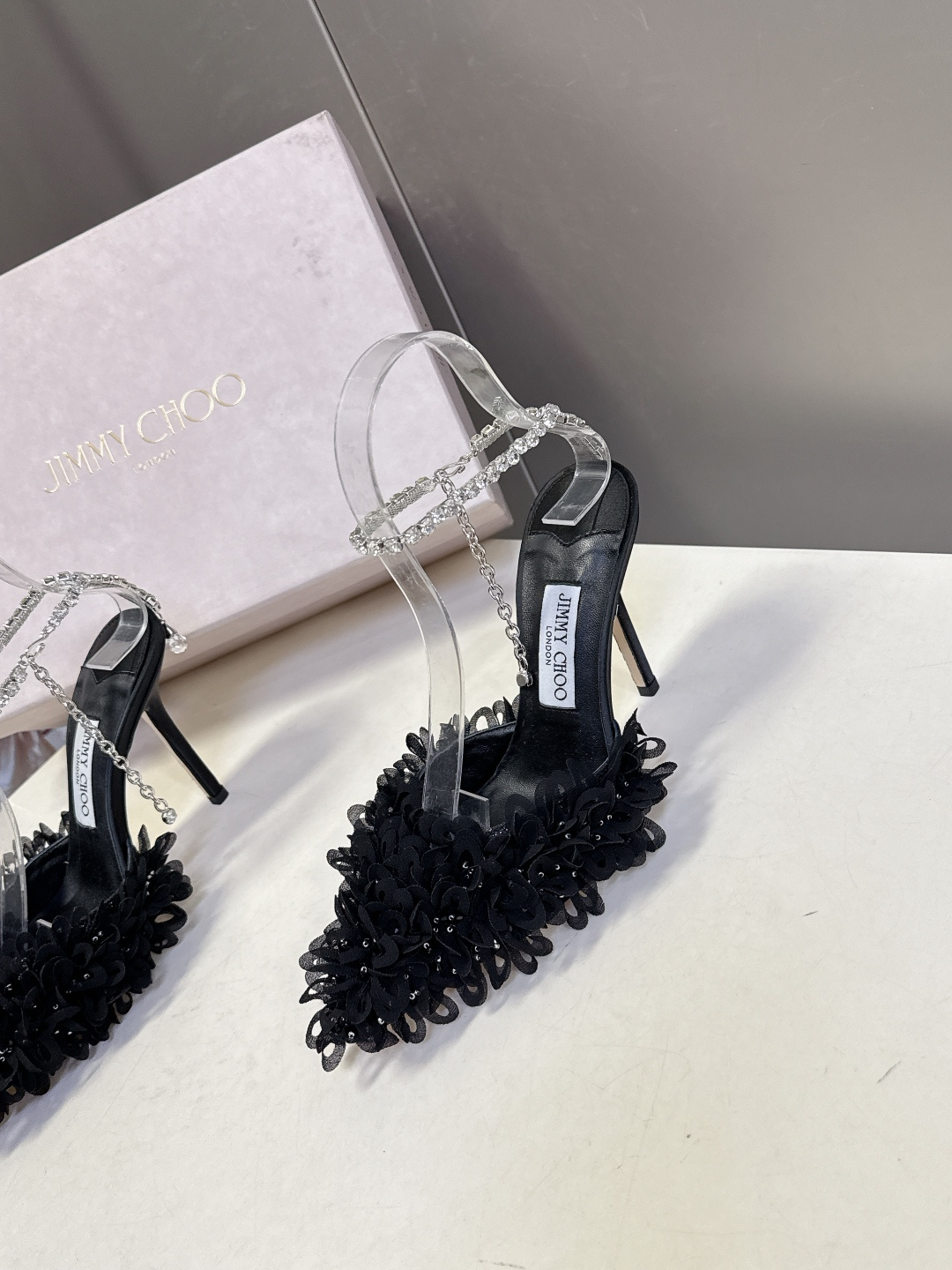 Jimmy Choo吉米周2026春夏最新款水钻链条花瓣高跟凉鞋 这双JC高跟凉鞋堪称红毯级心动单品 立